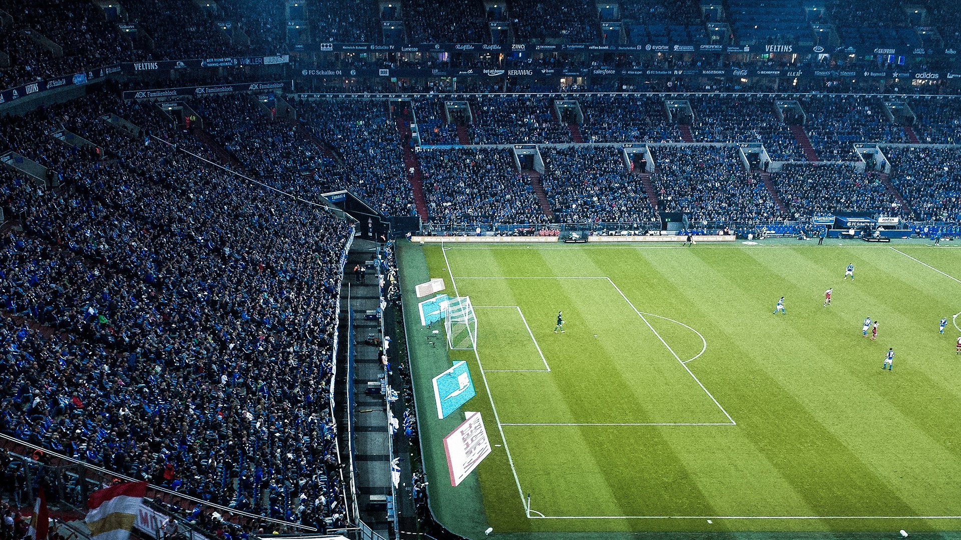 费德勒回归赛场,绝杀首场状态亮眼,美国队观众沸腾!